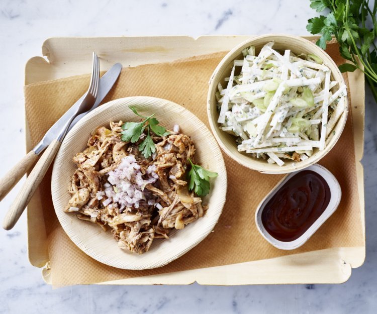 Pulled chicken met bier en een koolrabislaatje Pulled chicken met bier en een koolrabislaatje