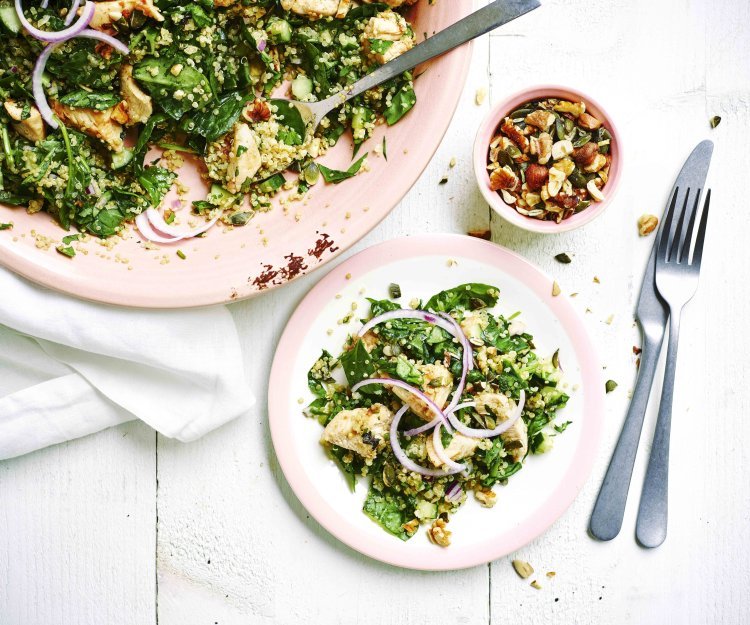 Salade de poulet, quinoa et épinards