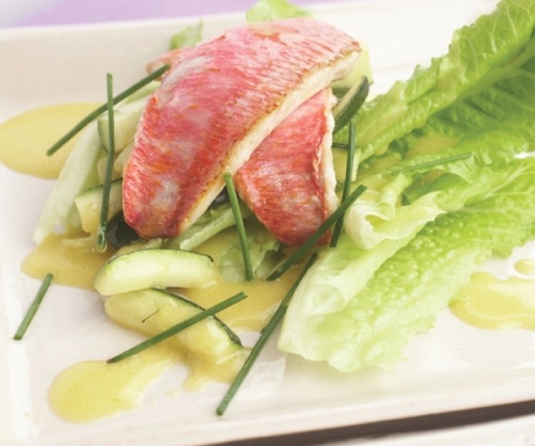 Salade met zeebarbeel en courgette
