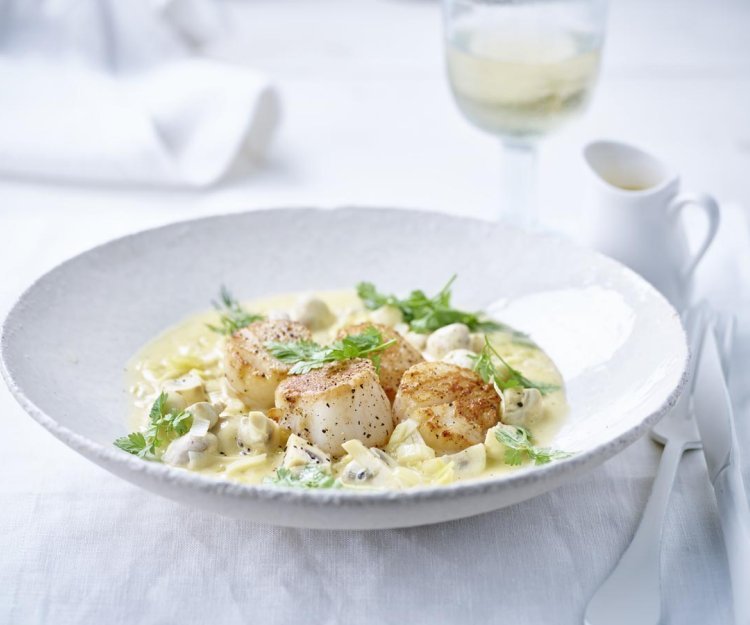 Coquilles Saint-Jacques, légumes et sauce beurre blanc