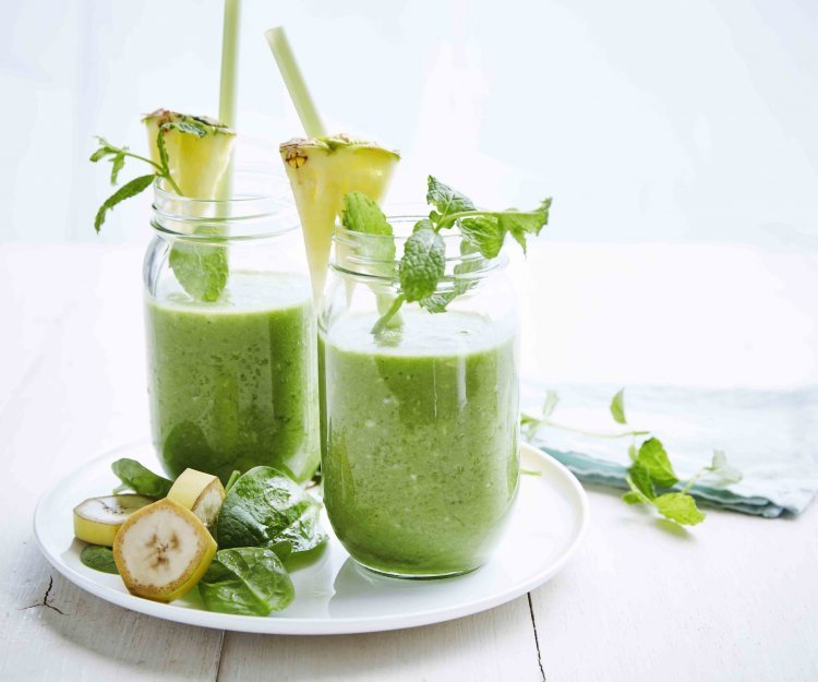 Smoothie pomme-concombre-épinards-banane