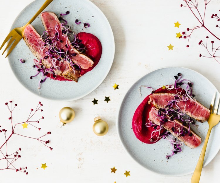 Tataki van rund met crème van rode biet