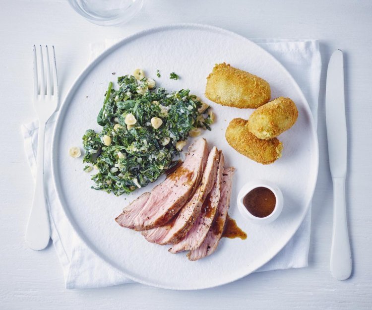 Rôti de veau en cuisson lente, épinards et chou frisé