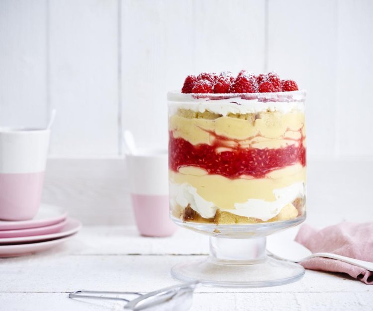 Trifle met vanillepudding en frambozen Trifle met vanillepudding en frambozen