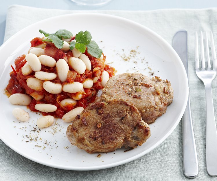 Varkenshaasje met witte bonen in tomatensaus Varkenshaasje met witte bonen in tomatensaus