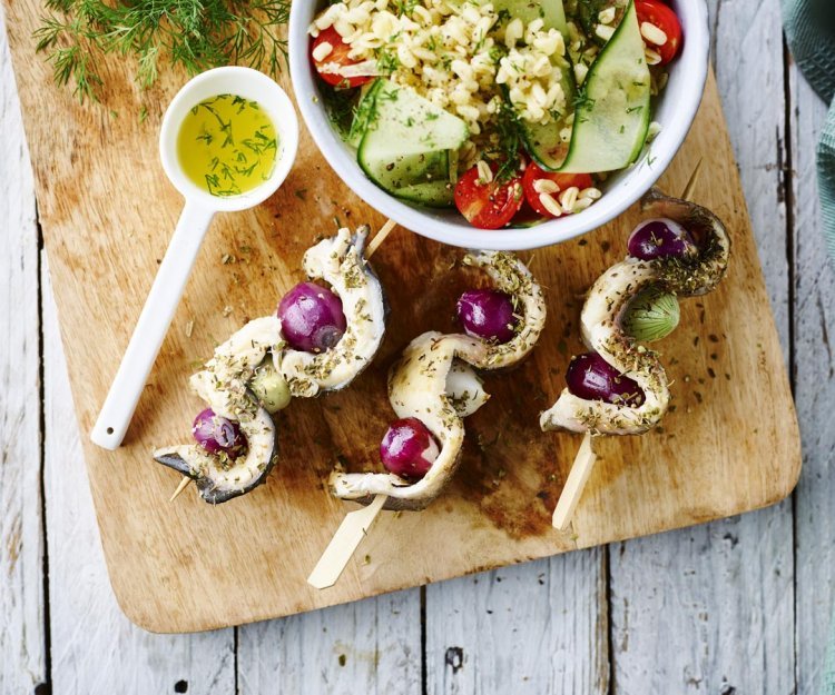Visbrochette van forel, paprika en rode ui met een frisse venkelsla