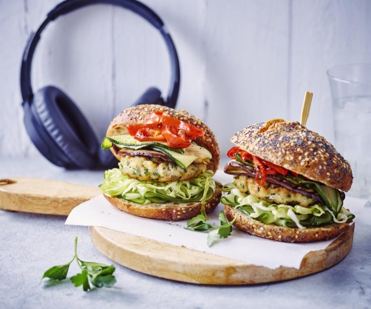 Visburger met gegrilde groenten Visburger met gegrilde groenten