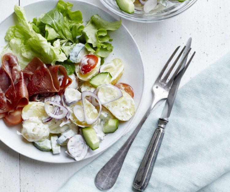 Krieltjessalade met gedroogde ham Krieltjessalade met gedroogde ham