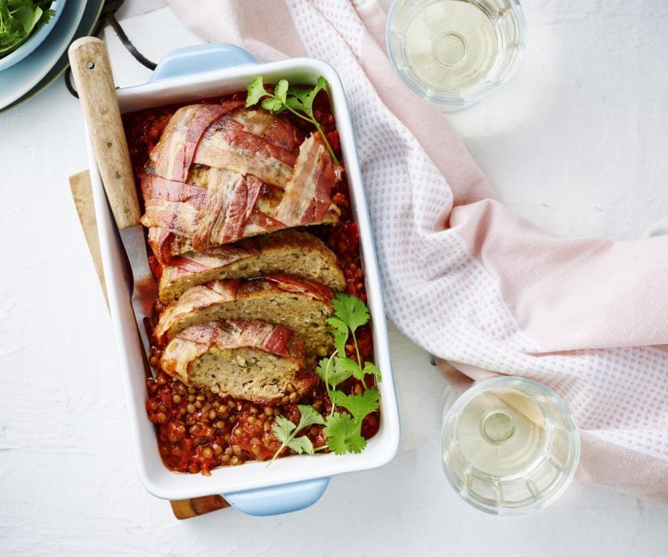 Vleesbrood met verse tomatensaus en linzen