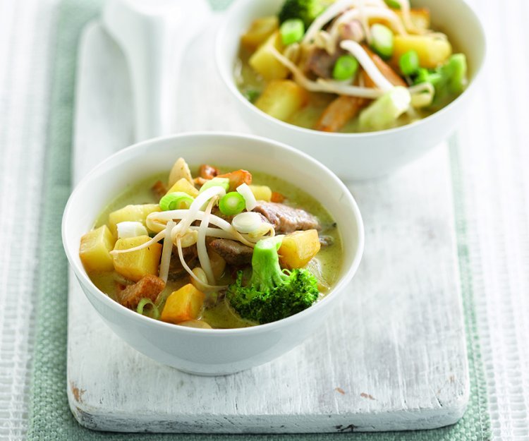 Wok met rundvlees en groene curry Wok met rundvlees en groene curry