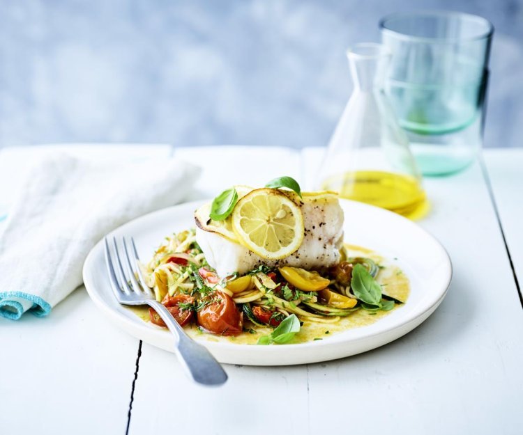 Zeeduivel met kerstomaatjes en courgetti Zeeduivel met kerstomaatjes en courgetti