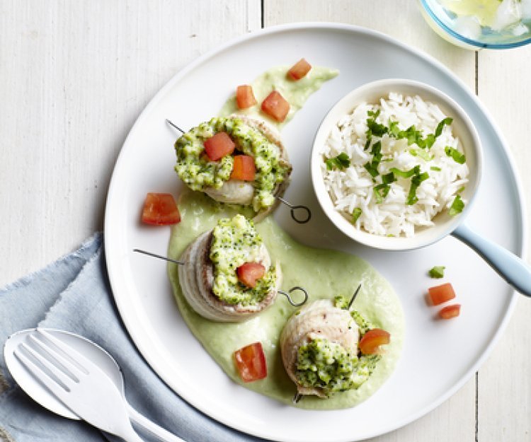 Zeetongrolletjes met broccoli gevuld