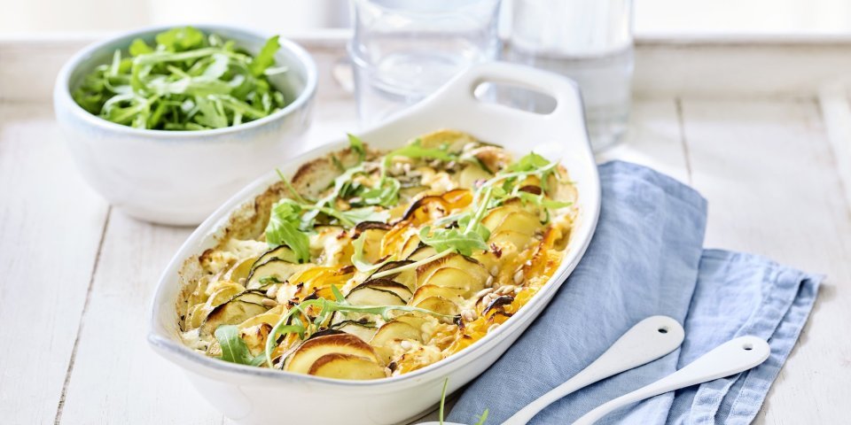 Ovenschotel met aardappel, courgette en paprika Een zomerse ovenschotel? Jawel, dit is er eentje met schijfjes aardappel, courgette en paprika. Dit in combinatie met de Belgische kazen als Flandrien jong en geitenkaas van de geitenboer, top gerechtje!