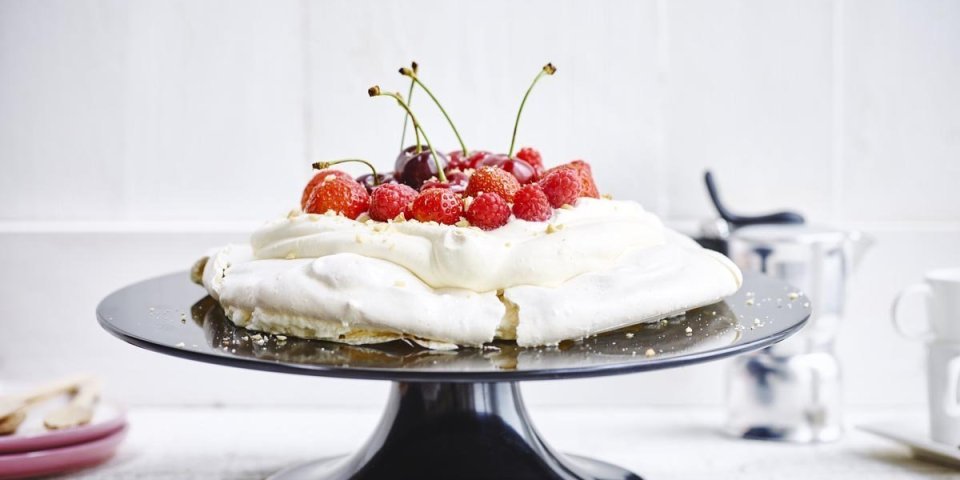 Pavlova met rood fruit Pavlova met rood fruit