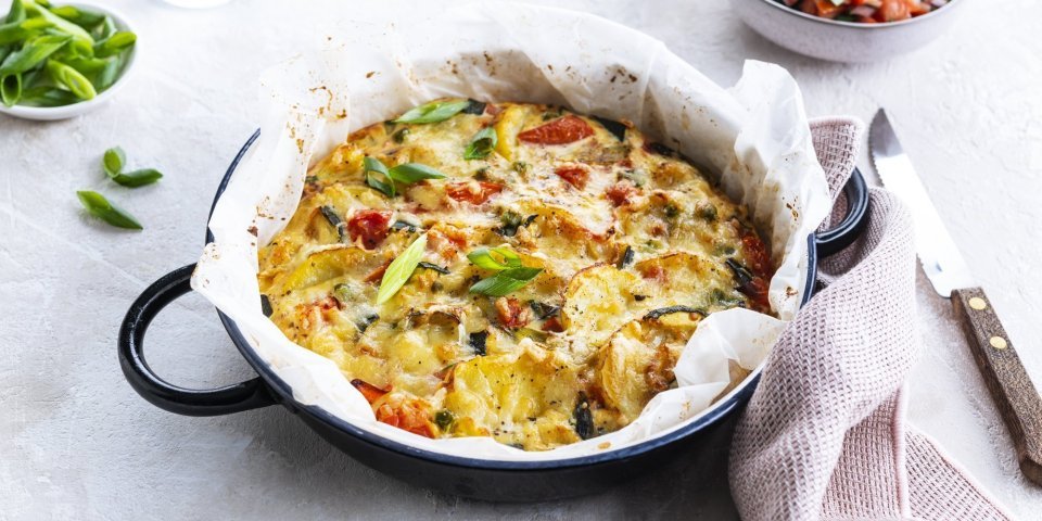 Tortilla met courgette en tomaten 