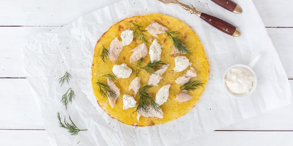 Aardappelpizza met forel, dille en crème-fraîche Aardappelpizza met forel, dille en crème-fraîche