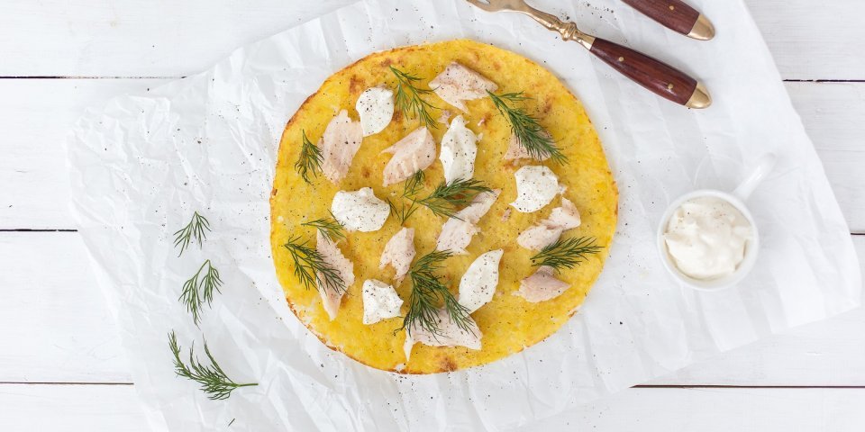 Aardappelpizza met forel, dille en crème-fraîche 