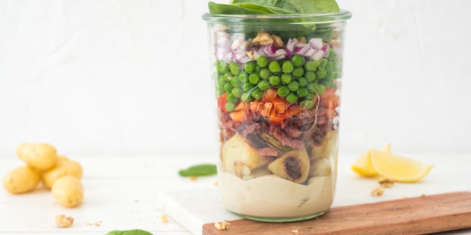 Aardappelsalade on the go met tahinidressing