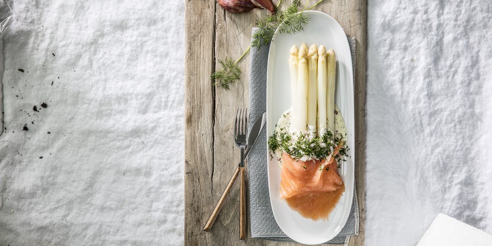 Asperges met gerookte zalm en dille Asperges met gerookte zalm en dille