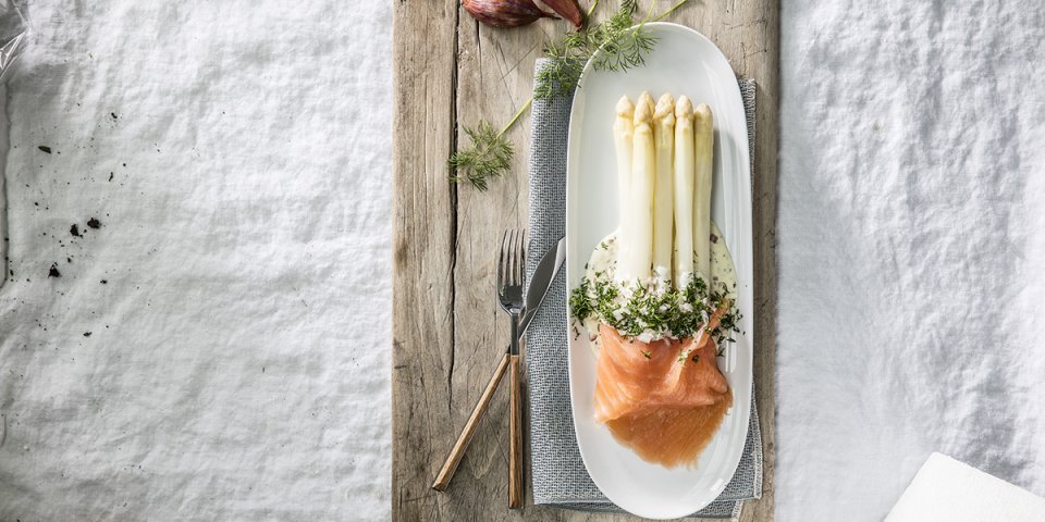 Asperges met gerookte zalm en dille