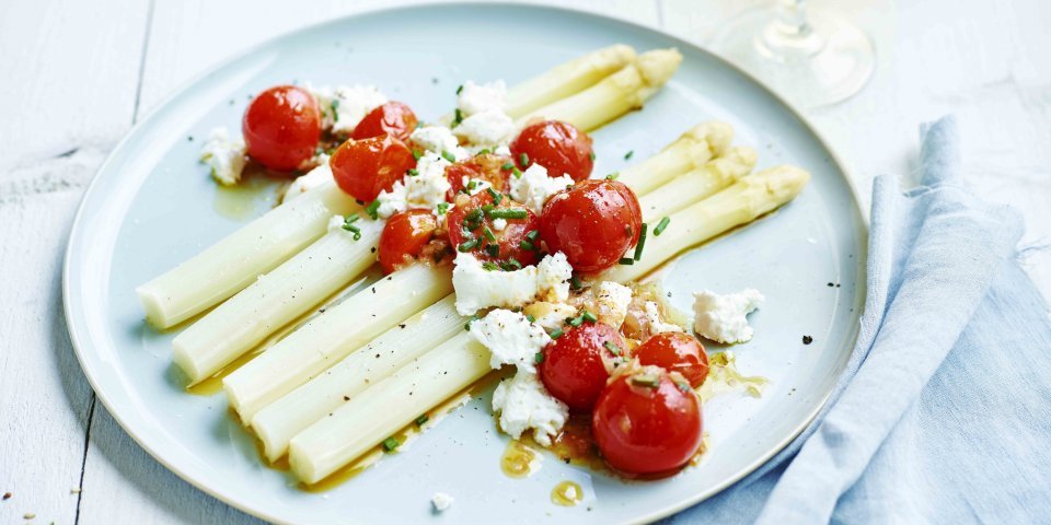 Asperges et salsa de tomates cerises Asperges et salsa de tomates cerises