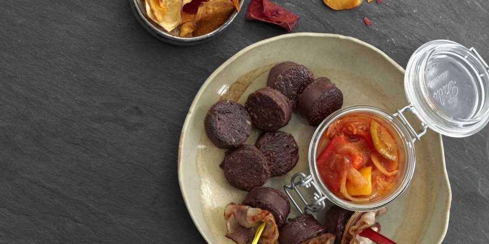 Bloedworst met krokant spek, tomatenchutney Bloedworst met krokant spek, tomatenchutney