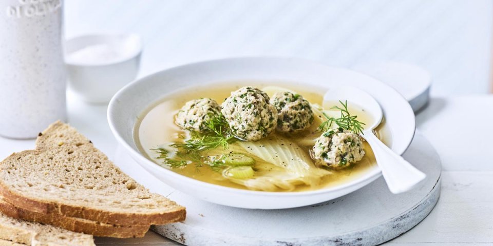Bouillon met venkel en gehaktballetjes Bouillon met venkel en gehaktballetjes