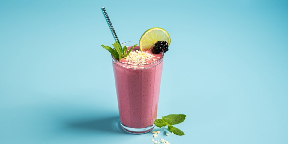 Bramensmoothie met vlierbloesem Bramensmoothie met vlierbloesem