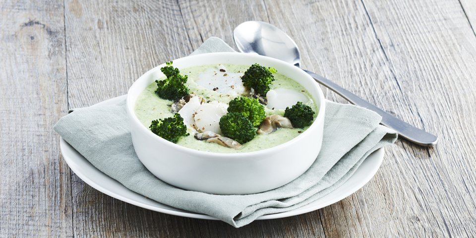 Broccoliroomsoep met oesters en sint-jakobsvruchten Broccoliroomsoep met oesters en sint-jakobsvruchten