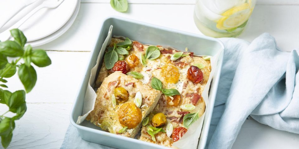 Brood met ham, tomaten en ei Brood met ham, tomaten en ei