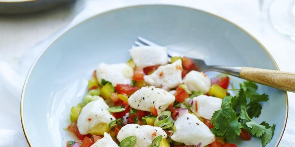 Ceviche met kleurrijke groentjes en zeeduivel