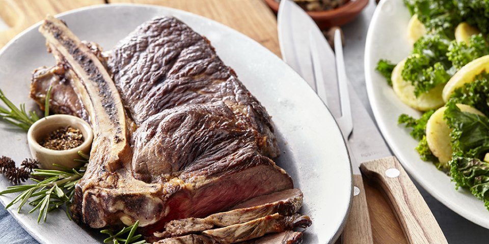 Côte à l’os met kool en feestelijke boter Côte à l’os met kool en feestelijke boter