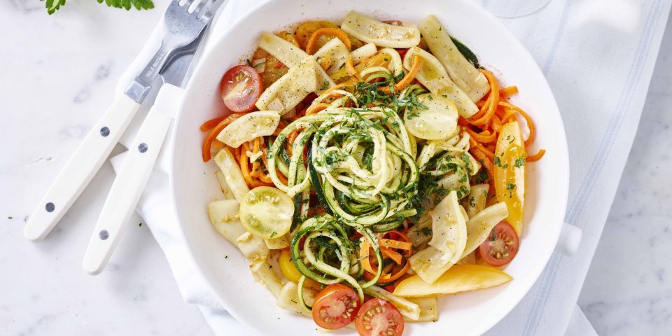 Courgetti met zeekat, wortel en kerstomaatjes