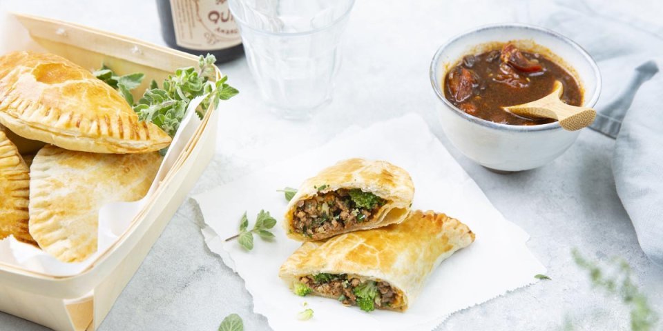 Empanadas met gehakt en zelfgemaakte ketchup Empanadas met gehakt en zelfgemaakte ketchup