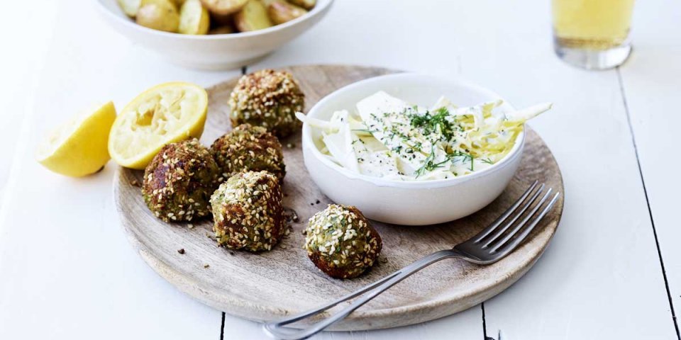 Falafel met witloofsalade en aardappelen in de oven