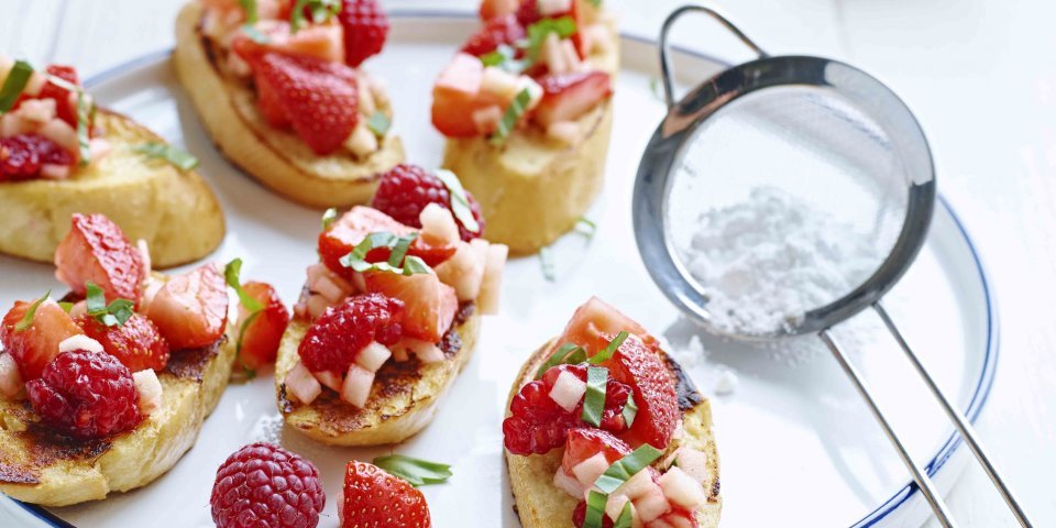 French bruschettas et salade de fruits