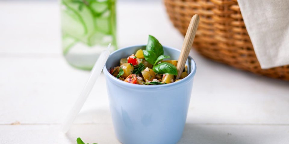 Frisse aardappelsalade met yoghurtdressing Frisse aardappelsalade met yoghurtdressing