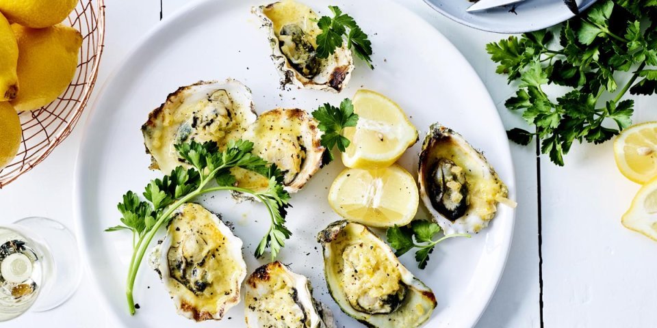 Gegratineerde oesters met champagnesaus Gegratineerde oesters met champagnesaus
