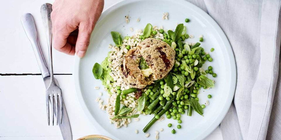 Gevulde gehaktballen met kaas en pesto