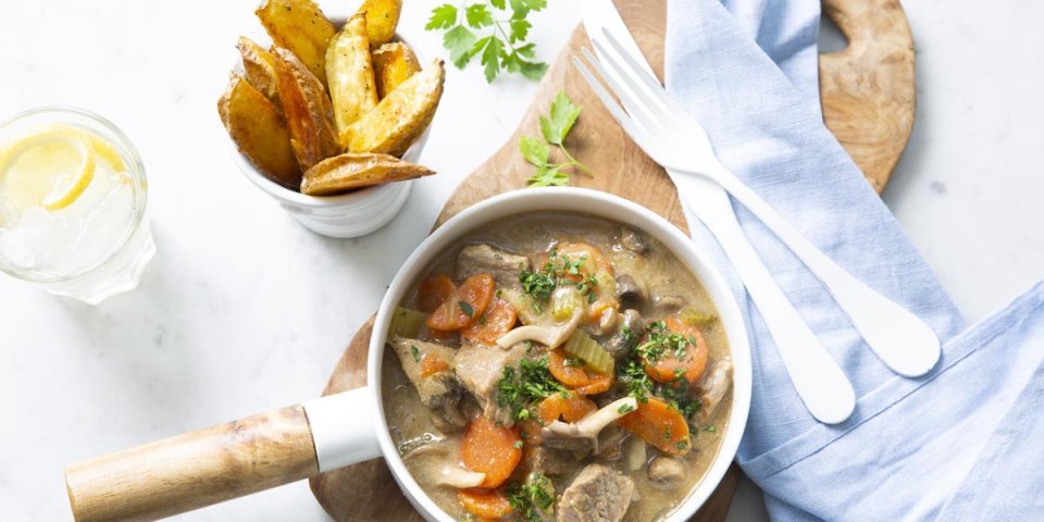 Kalfsragout met ovenfrietjes Kalfsragout met ovenfrietjes