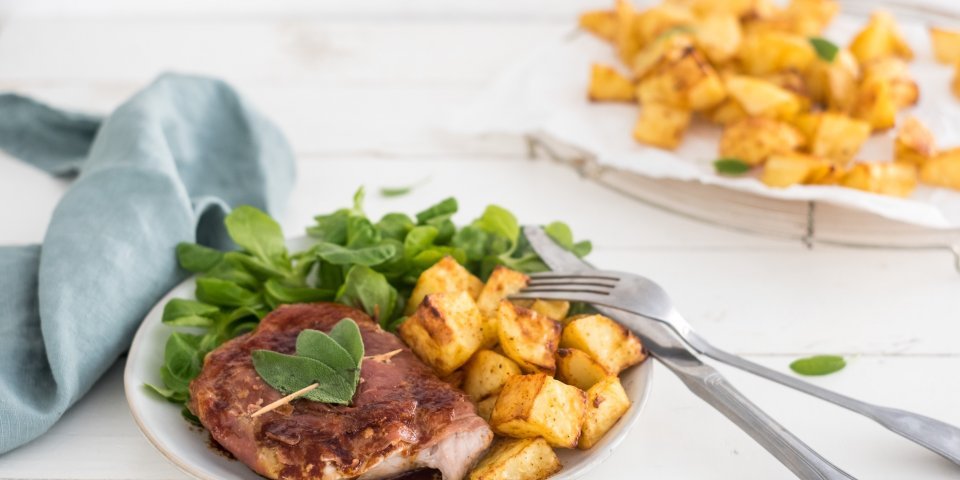 Geroosterde aardappelen met mosterdsmaak en saltimbocca Geroosterde aardappelen met mosterdsmaak en saltimbocca