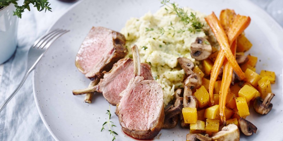 Lamskroon met pastinaakpuree en pompoen in de oven Lamskroon met pastinaakpuree en pompoen in de oven