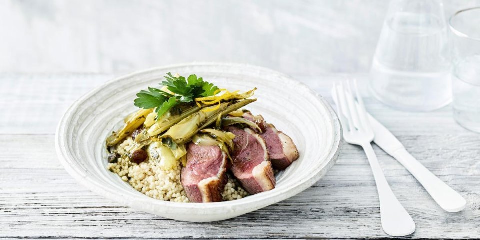 Tajine met witloof en gegrilde eendenborstfilet Tajine met witloof en gegrilde eendenborstfilet