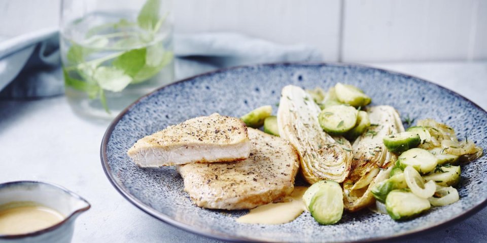 Mignonnette met mosterdsaus, spruitjes en gebraiseerd witloof Mignonnette met mosterdsaus, spruitjes en gebraiseerd witloof