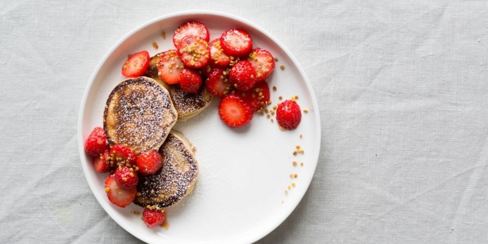 Pannenkoekjes met citroen, aardbeien en gember