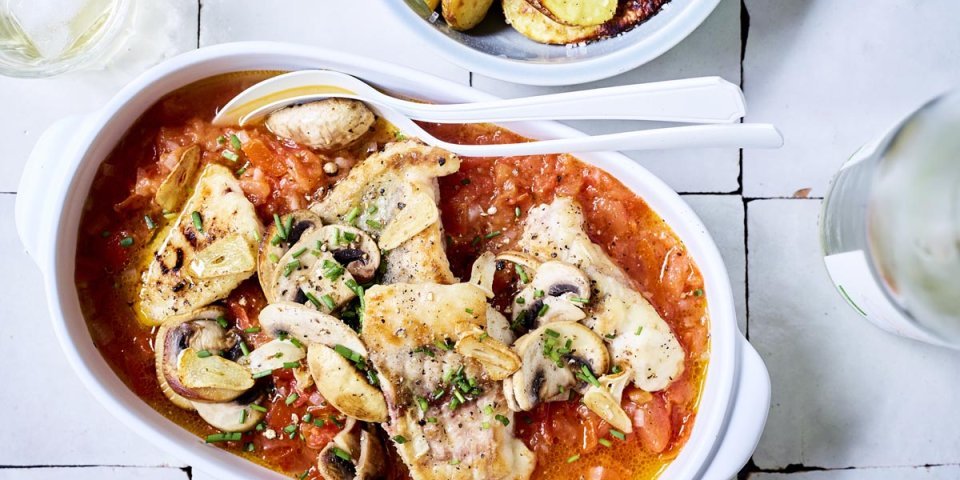 Grondin poêlé aux champignons, sauce tomate