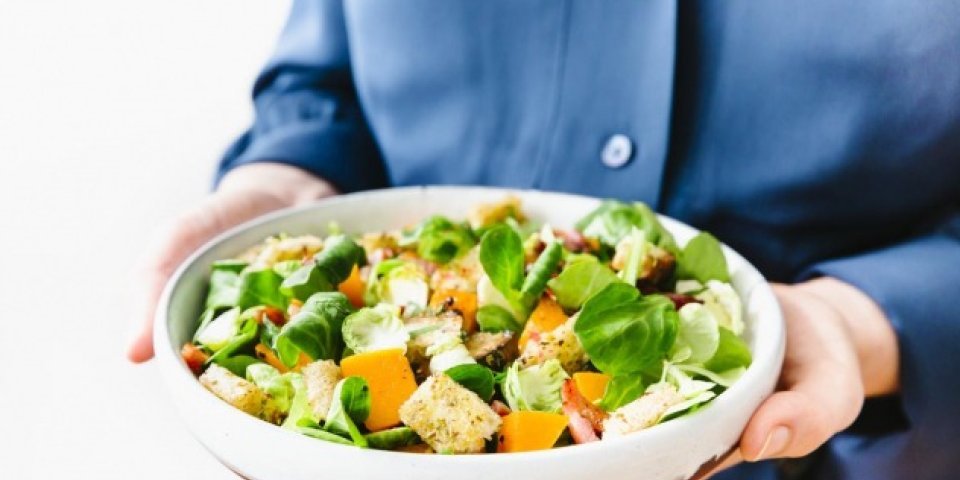 Salade de pain, choux de Bruxelles et butternut rôti Salade de pain, choux de Bruxelles et butternut rôti