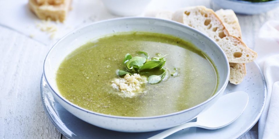 Soupe de laitue au parmesan