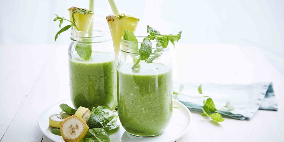 Smoothie pomme-concombre-épinards-banane