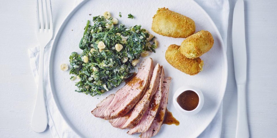 Rôti de veau en cuisson lente, épinards et chou frisé